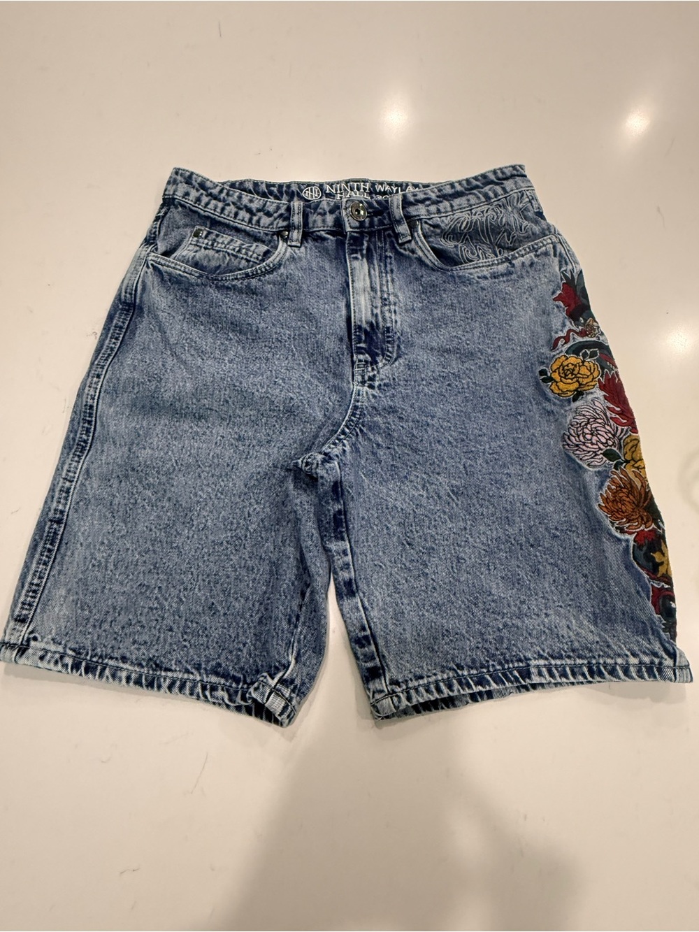 Ninth Way Light Blue Denim Men's Shorts with Floral Embroidery